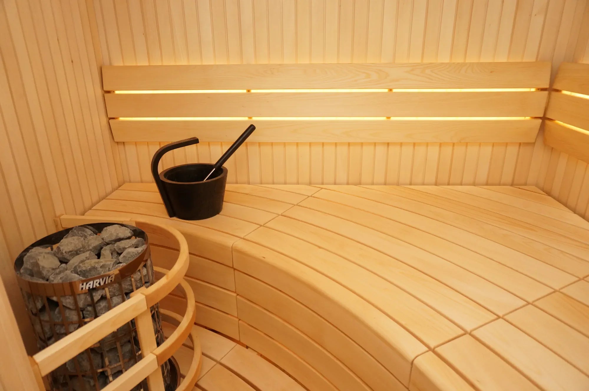 Harvia cilindro krosnelė modernioje mažoje pirtyje